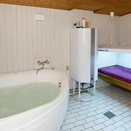 Four-bedroom Holiday In 1