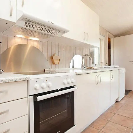 Four-bedroom Holiday In 1 * Dannemare